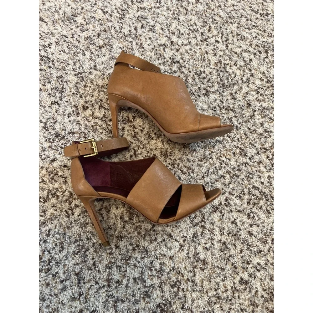 Coach‎ Women Camel Brown Leather Stiletto 3.5